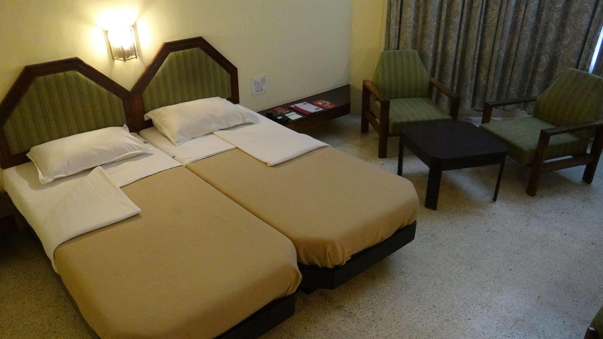 Hotel Paradise - Mysore Dasaprakash Group Extérieur photo