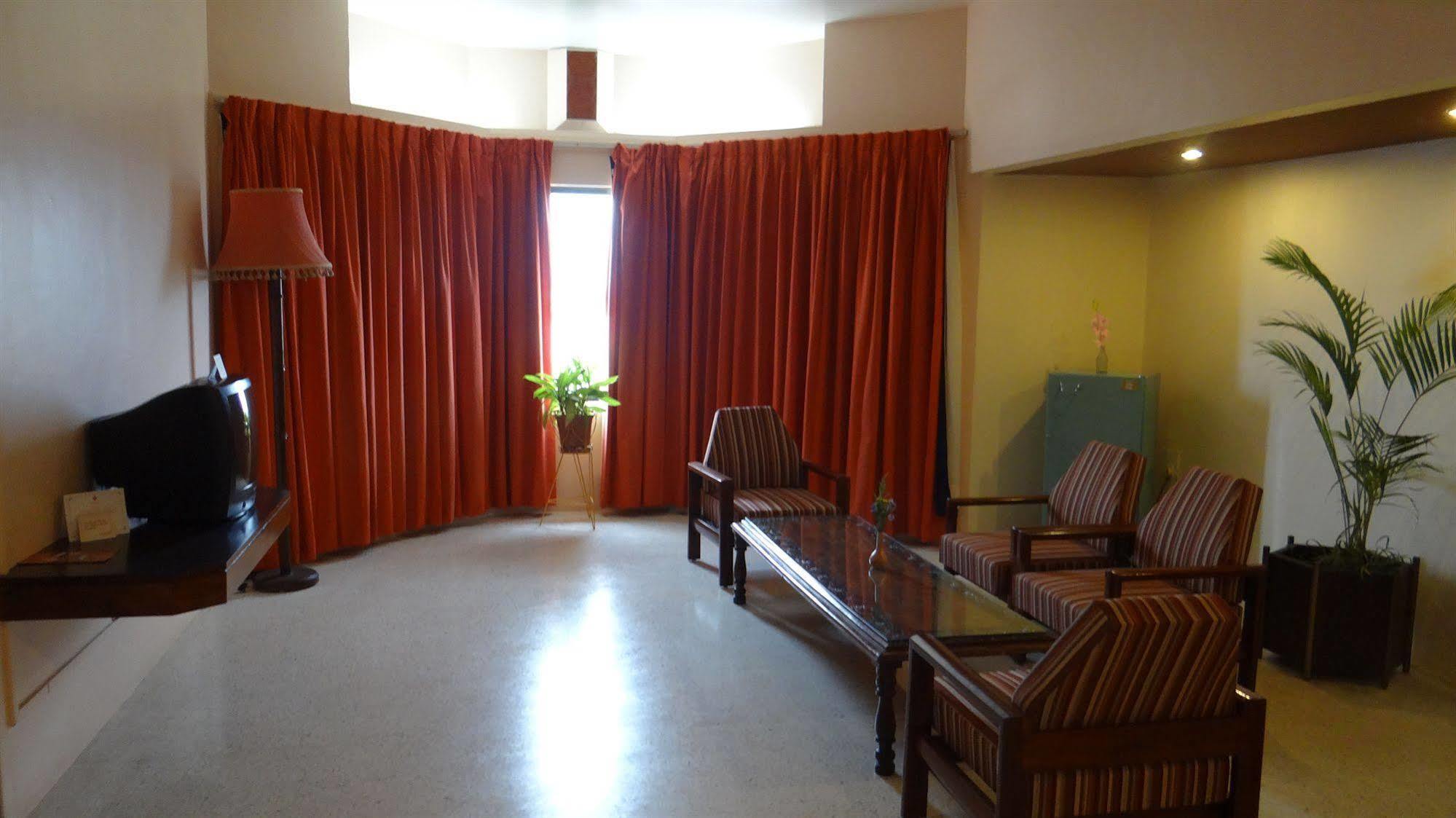 Hotel Paradise - Mysore Dasaprakash Group Extérieur photo